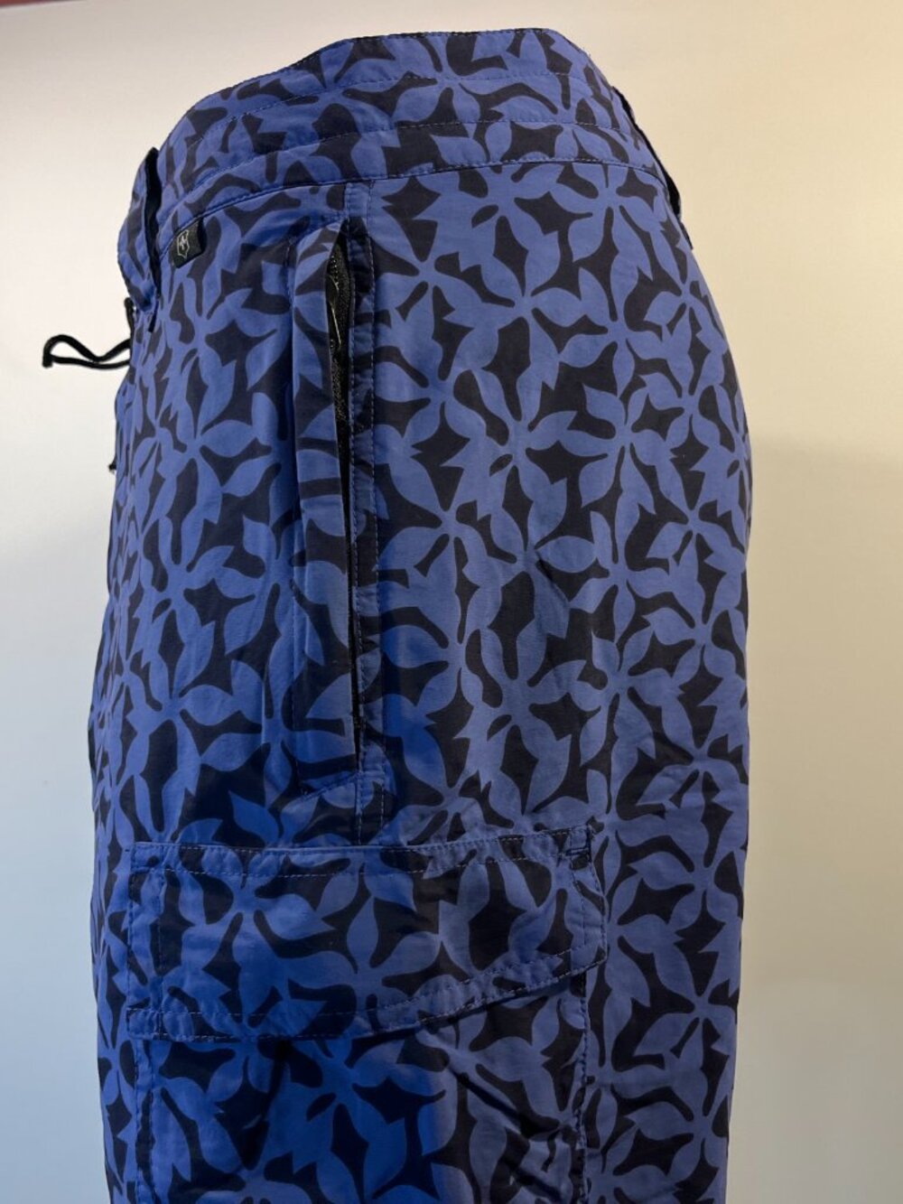 Victorinox Men's Swiss Army Blue Pattern Swim Trunks – Men's Medium - Picture 5 of 8